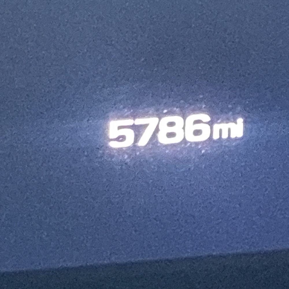 2021 Chevrolet Camaro - Image 10