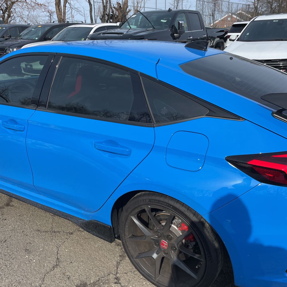 2025 Honda Civic Type R - Image 11