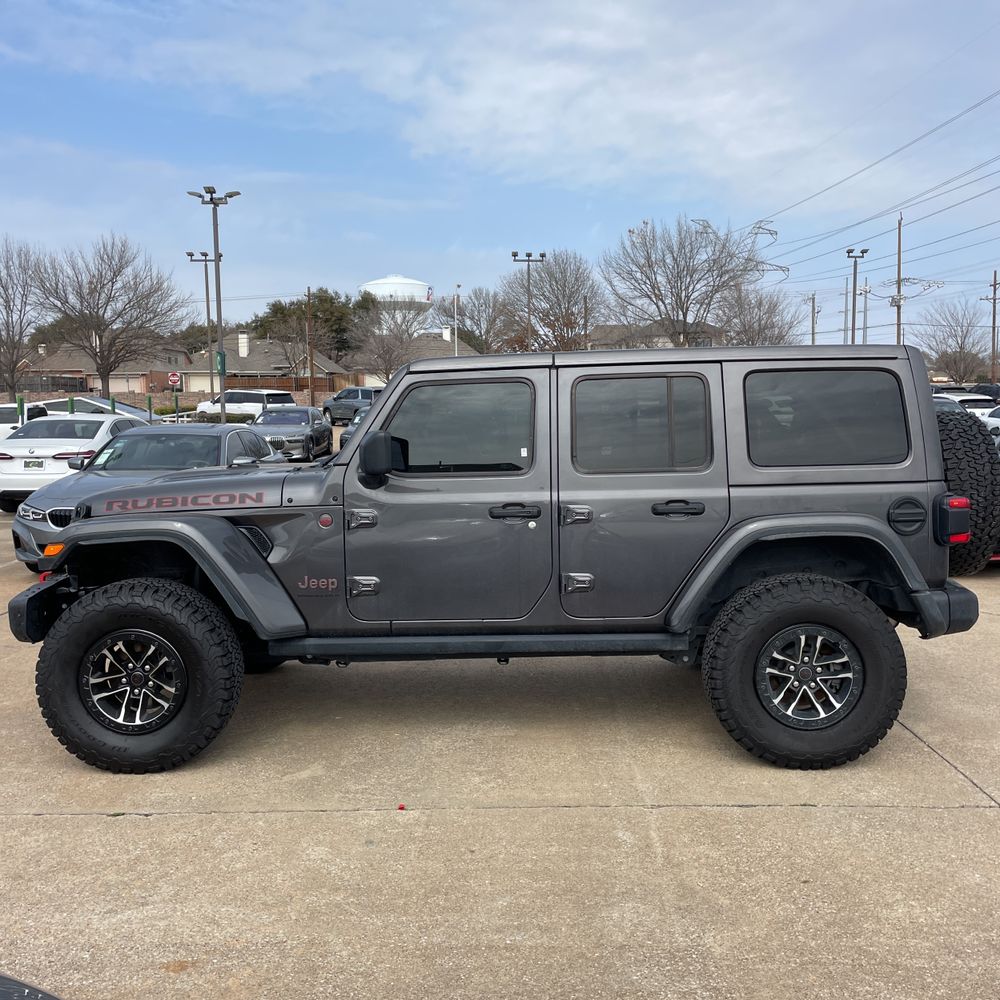 2025 Jeep Wrangler - Image 25