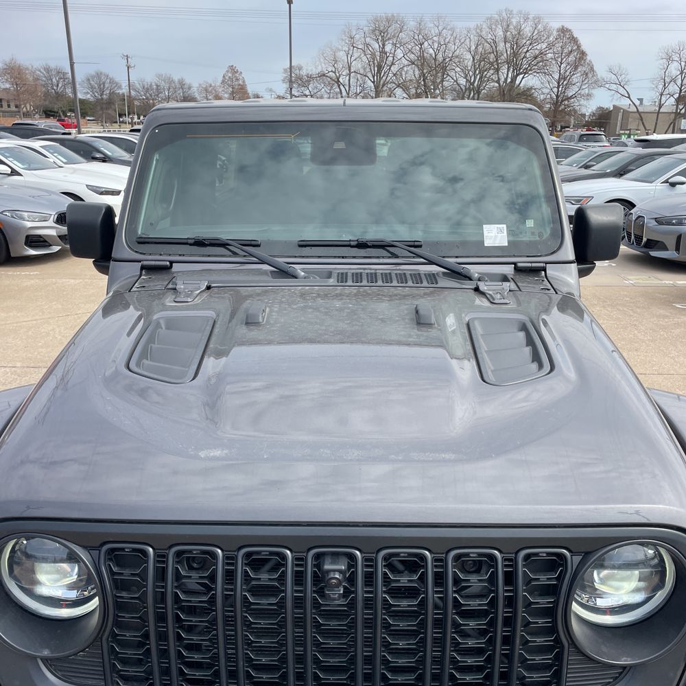 2025 Jeep Wrangler - Image 30
