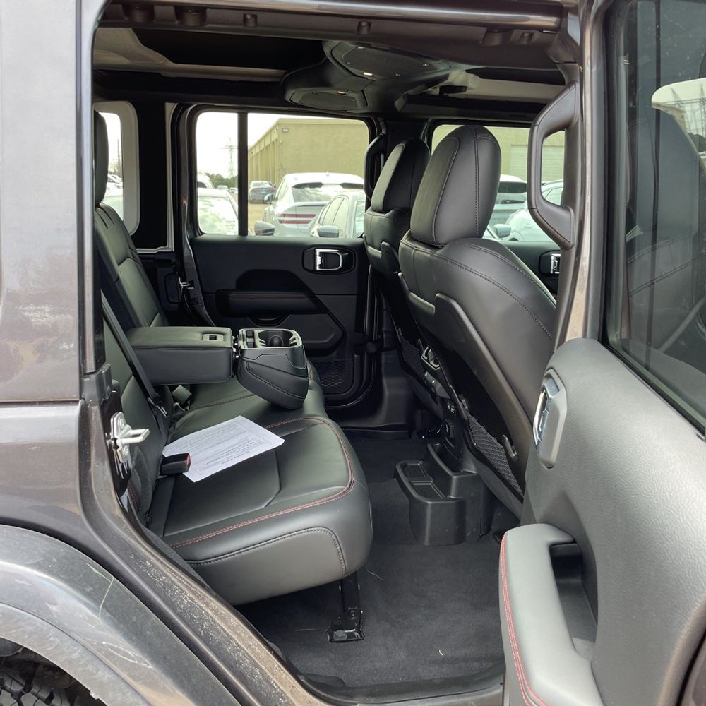 2025 Jeep Wrangler - Image 34