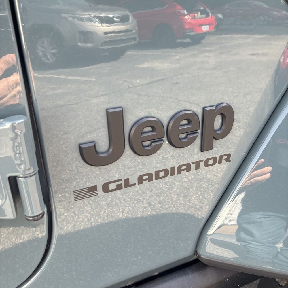 2024 Jeep Gladiator - Image 15