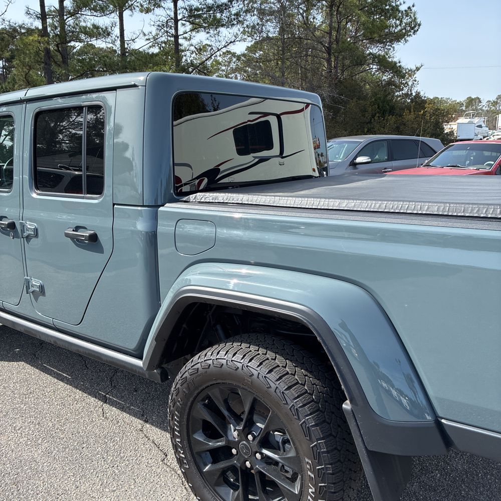 2024 Jeep Gladiator - Image 19
