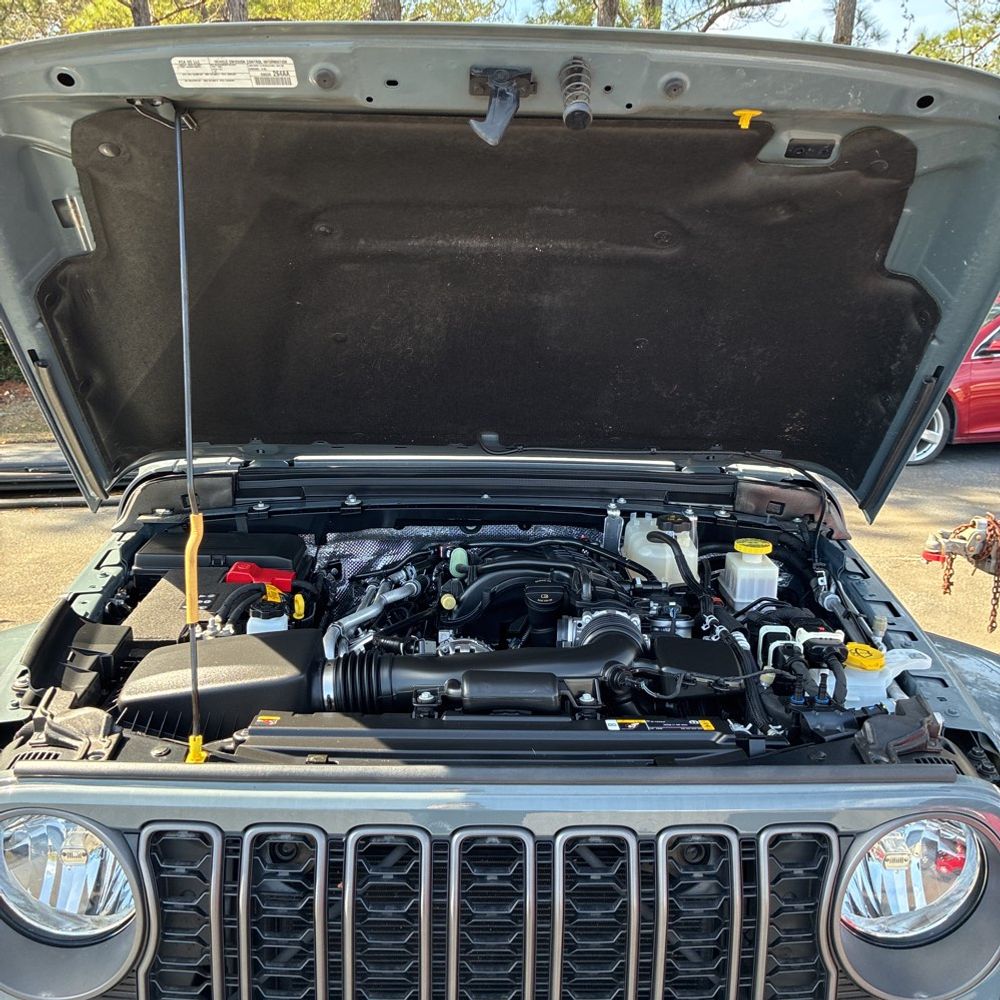 2024 Jeep Gladiator - Image 38
