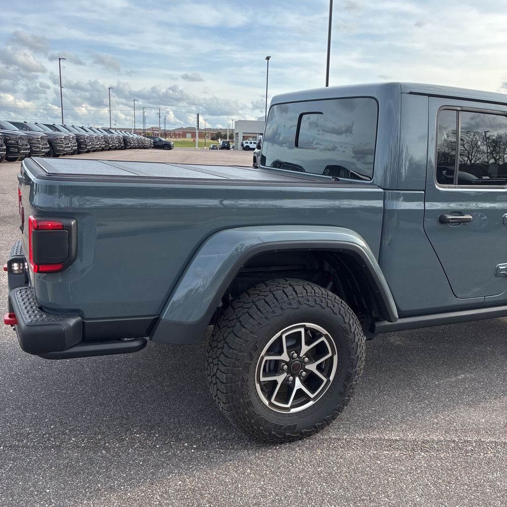 2025 Jeep Gladiator - Image 6