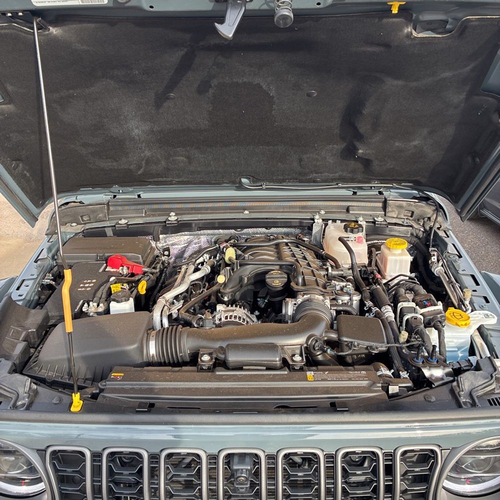 2025 Jeep Gladiator - Image 27