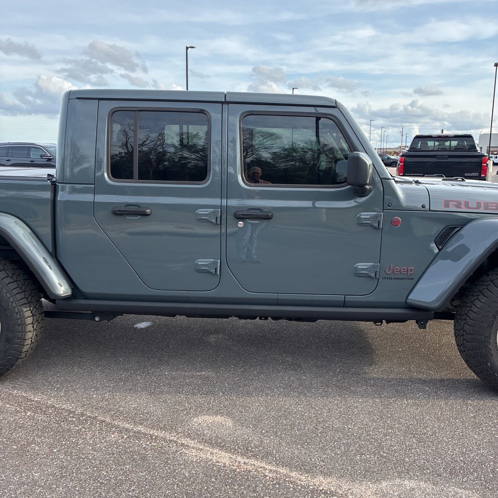 2025 Jeep Gladiator - Image 34