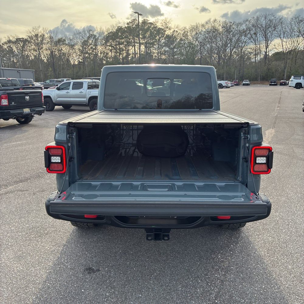 2025 Jeep Gladiator - Image 38