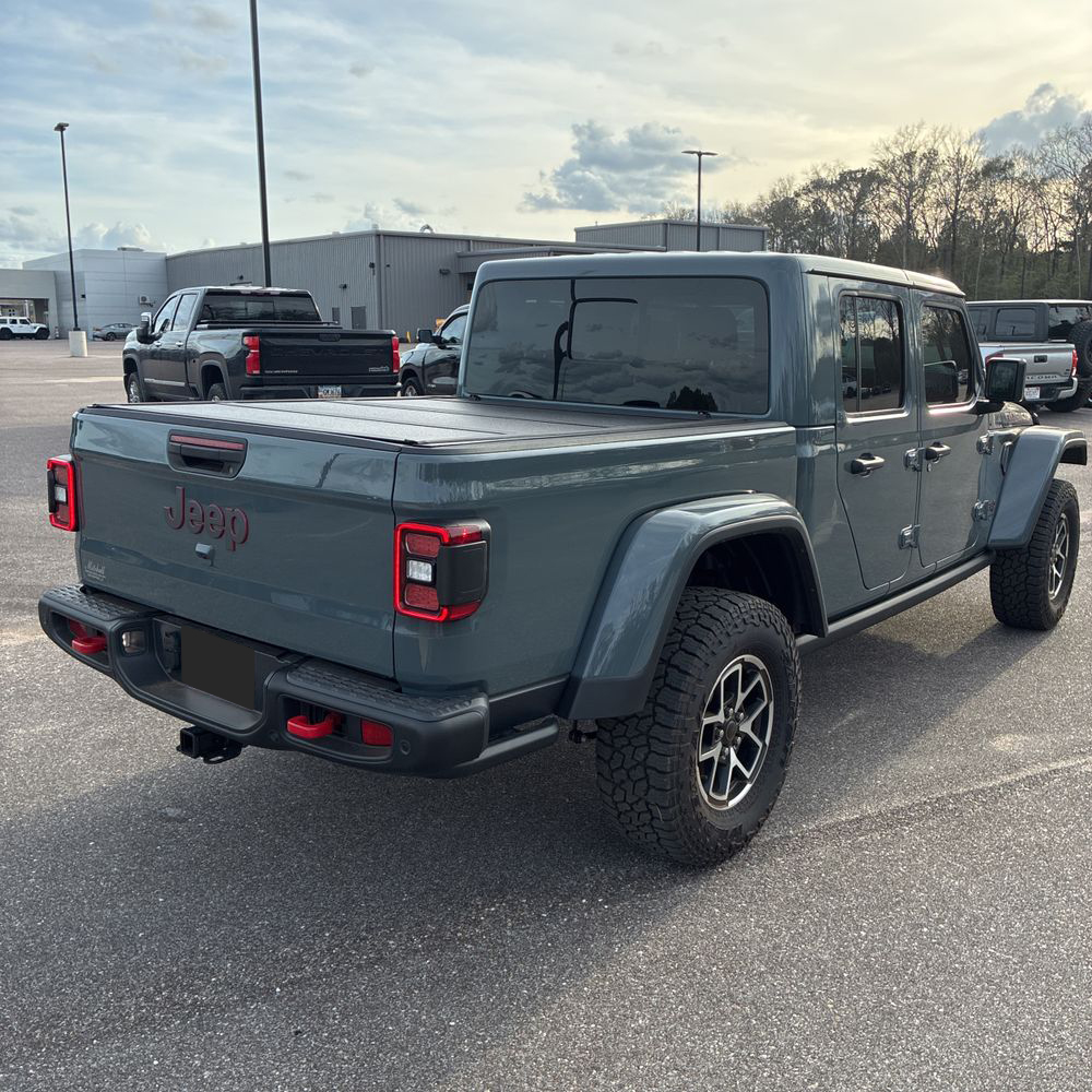2025 Jeep Gladiator - Image 40