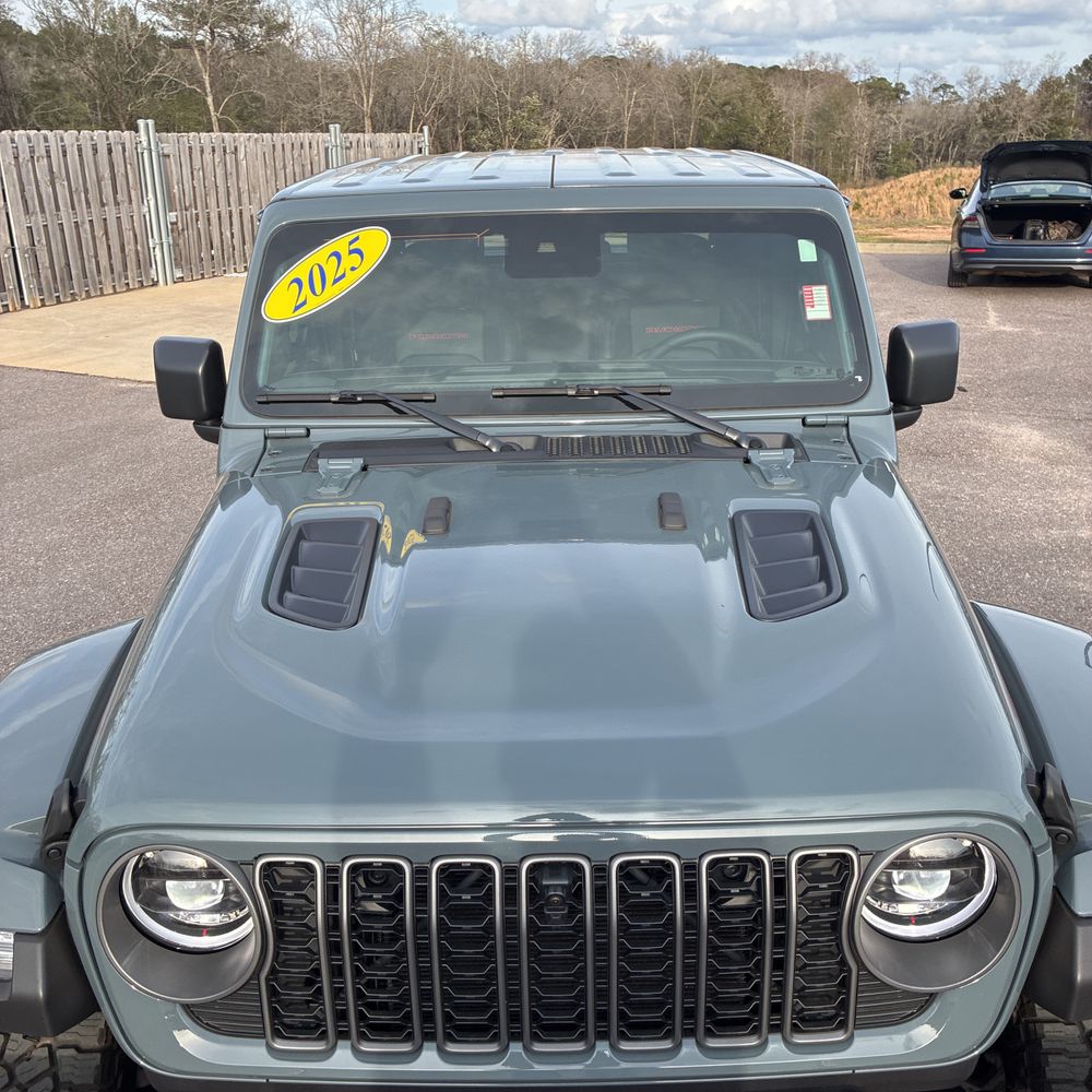 2025 Jeep Gladiator - Image 45