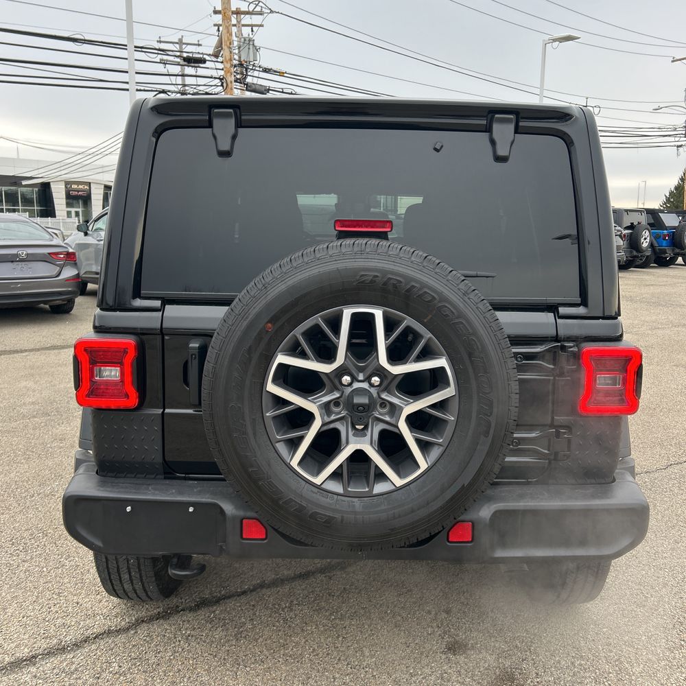 2024 Jeep Wrangler - Image 12