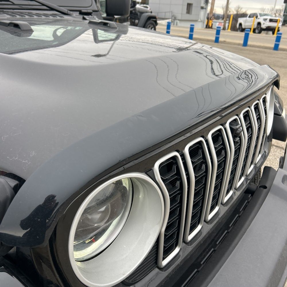 2024 Jeep Wrangler - Image 32