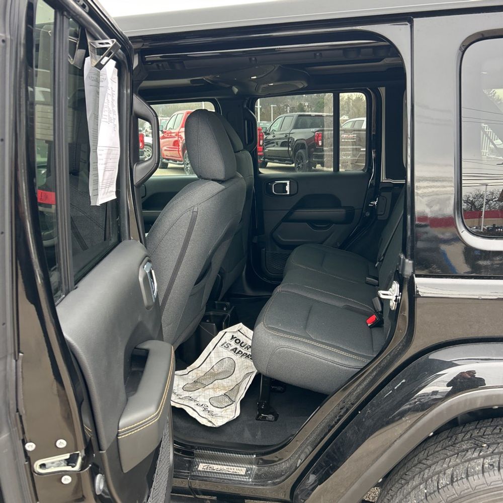 2024 Jeep Wrangler - Image 34