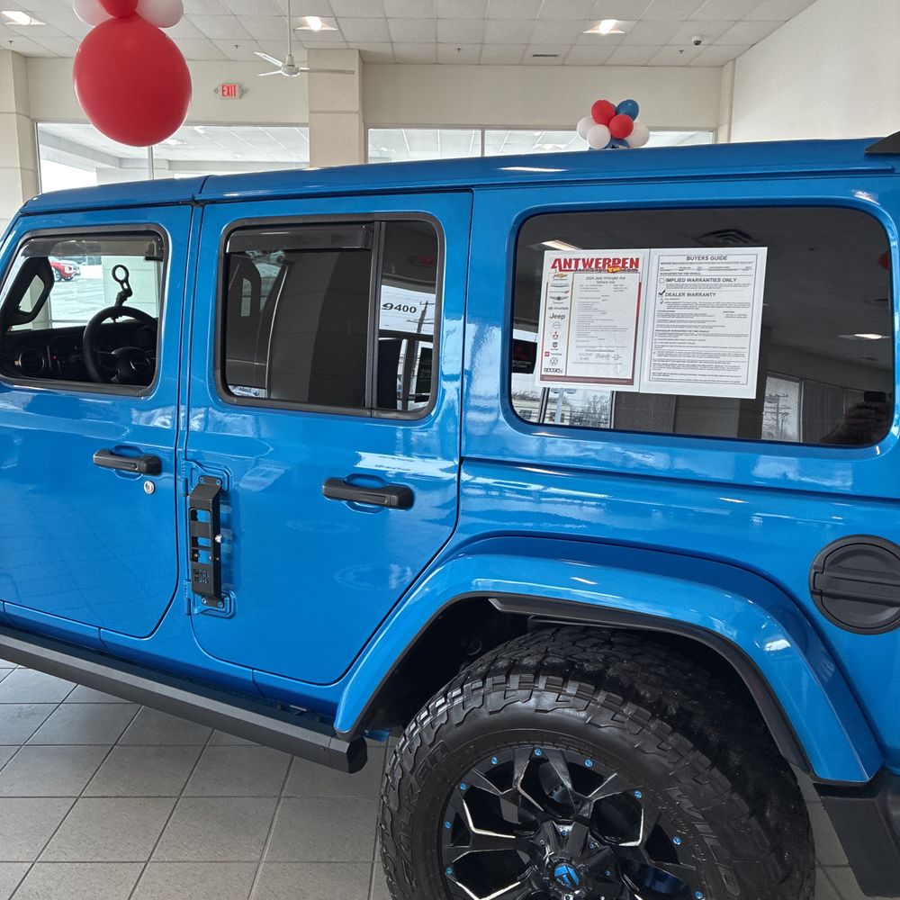 2024 Jeep Wrangler - Image 8