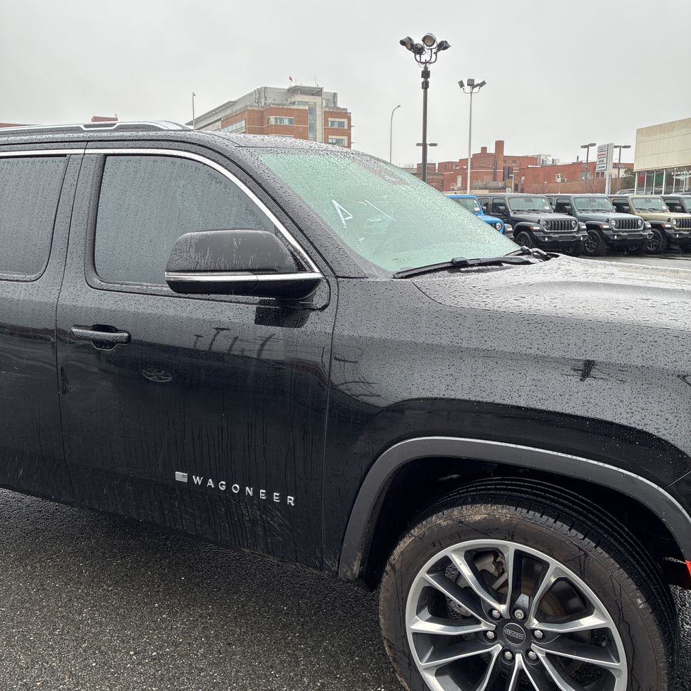 2022 Jeep Wagoneer - Image 14
