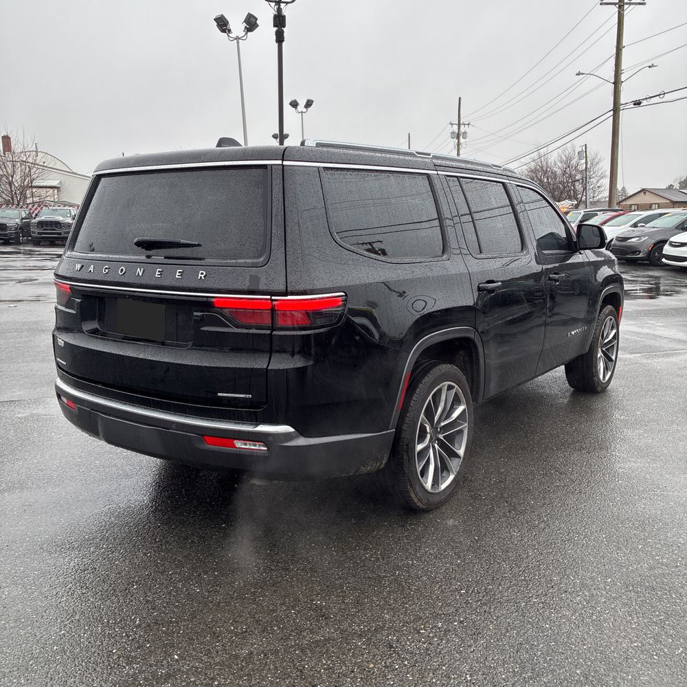 2022 Jeep Wagoneer - Image 17