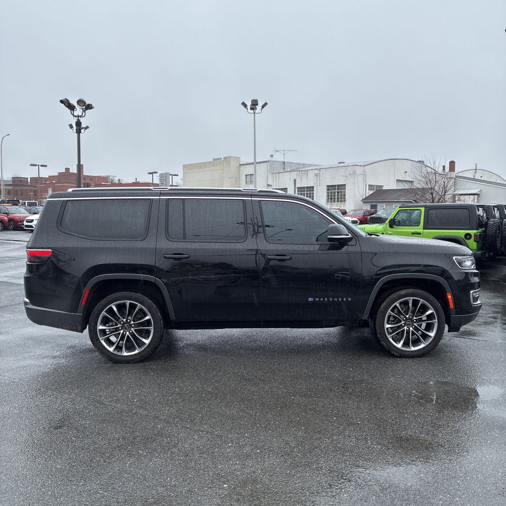 2022 Jeep Wagoneer - Image 38