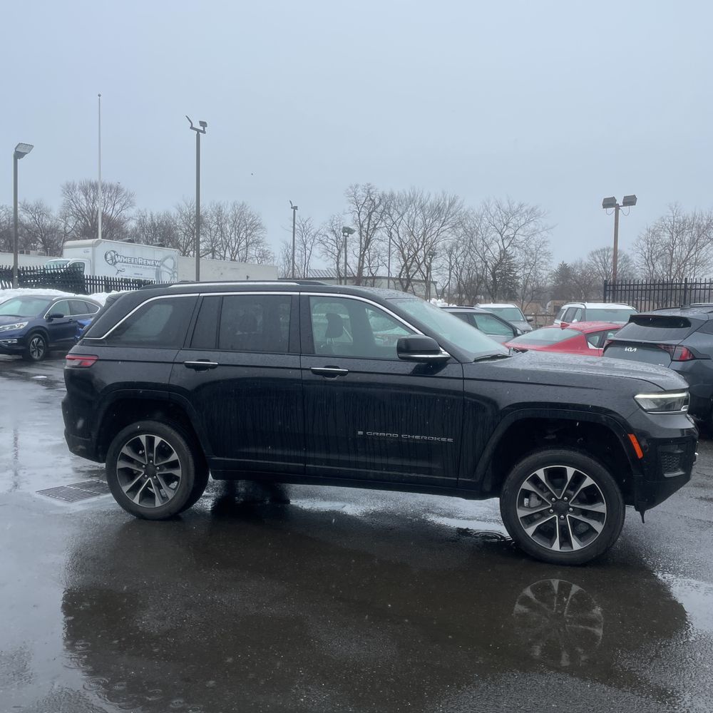 2022 Jeep Grand Cherokee - Image 11