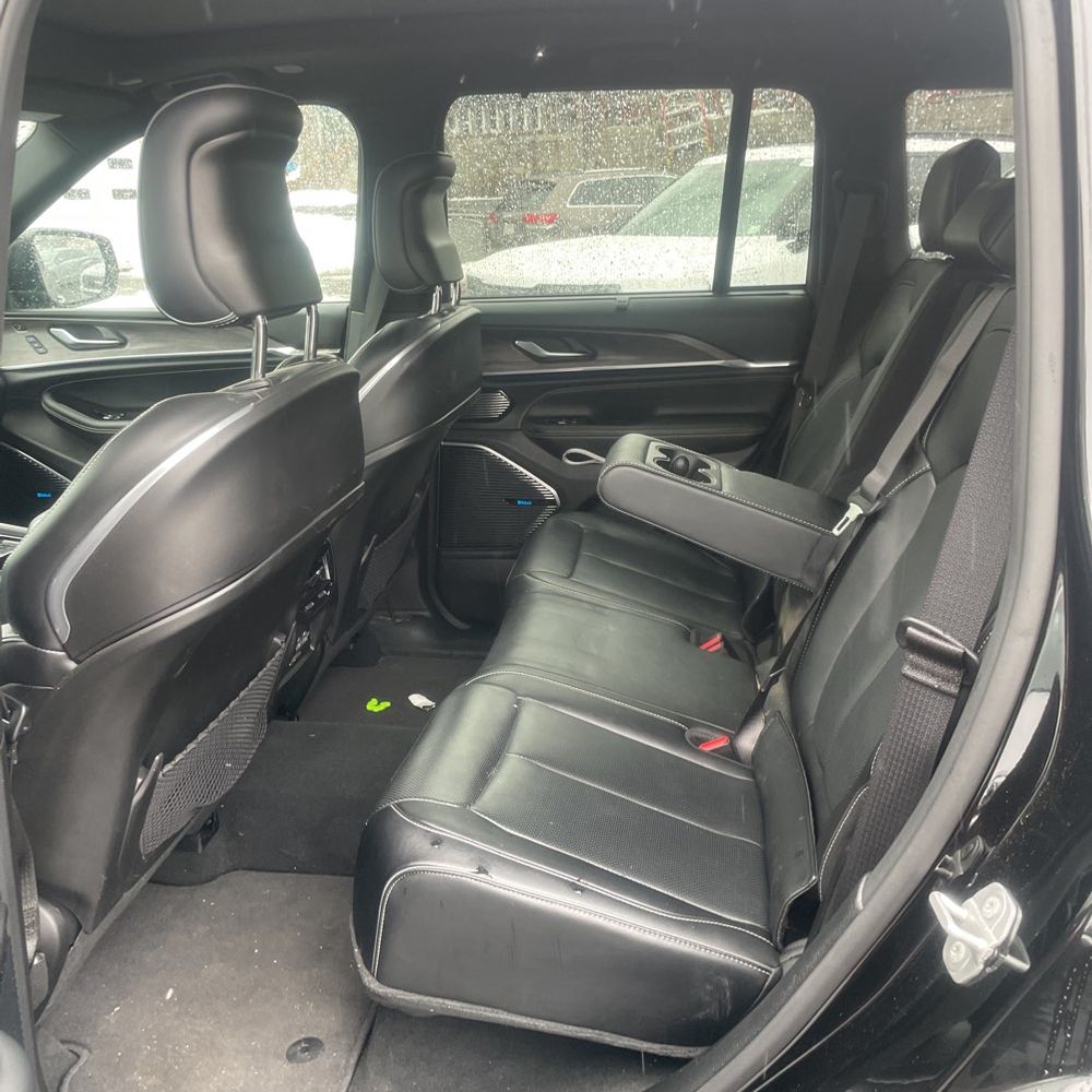 2022 Jeep Grand Cherokee - Image 16