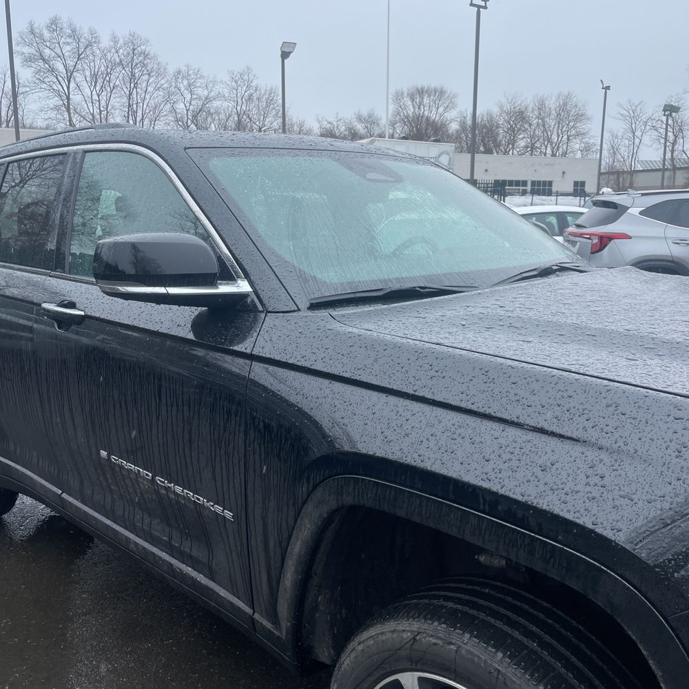2022 Jeep Grand Cherokee - Image 36