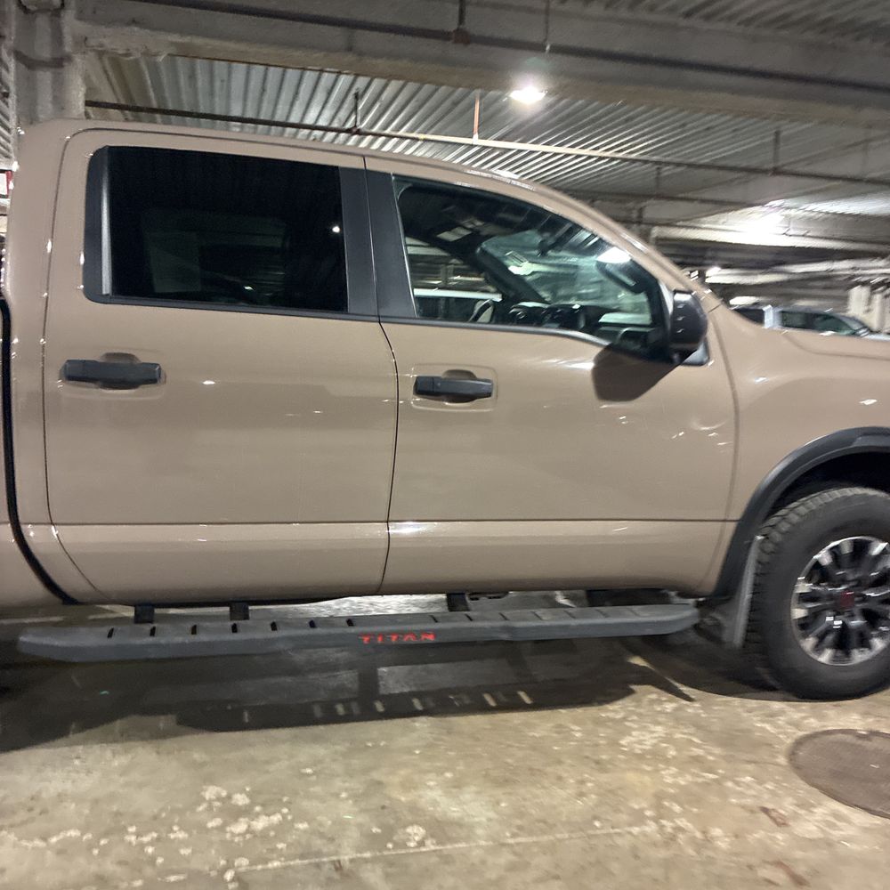 2023 Nissan TITAN - Image 3