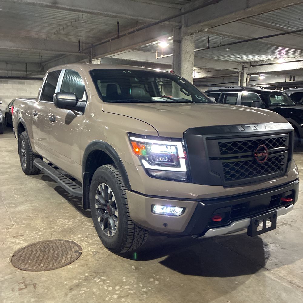 2023 Nissan TITAN - Image 9