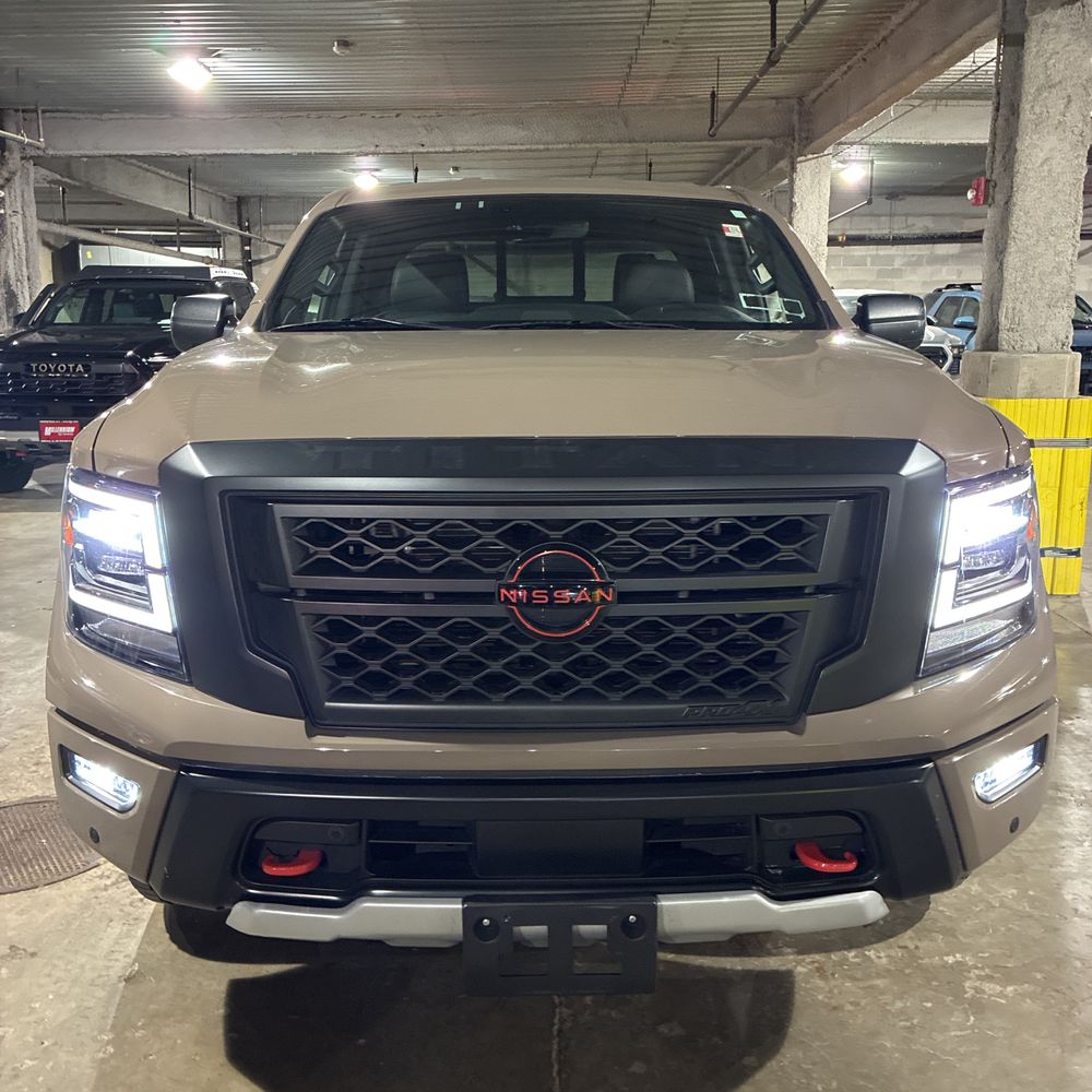 2023 Nissan TITAN - Image 12