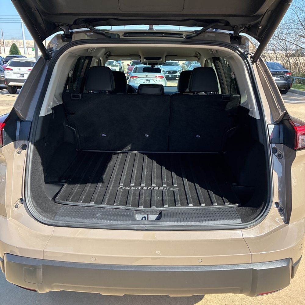 2025 Nissan Rogue - Image 2