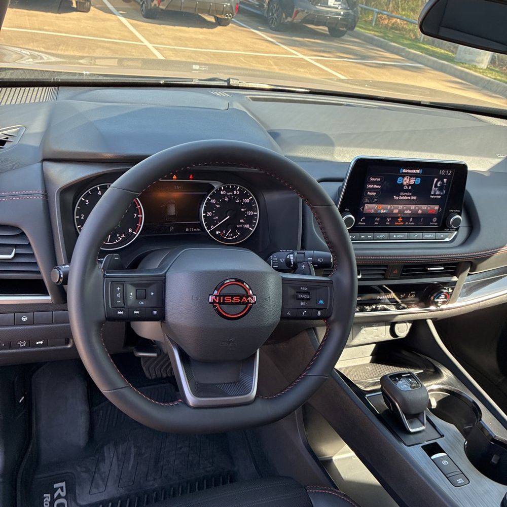 2025 Nissan Rogue - Image 3