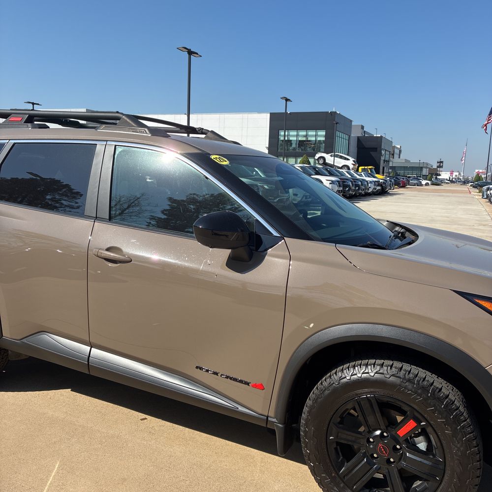 2025 Nissan Rogue - Image 8