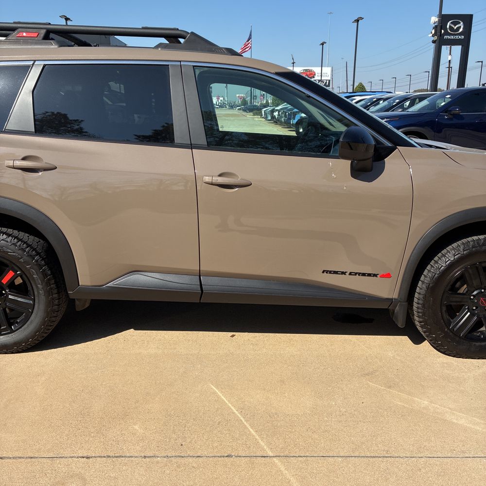 2025 Nissan Rogue - Image 24