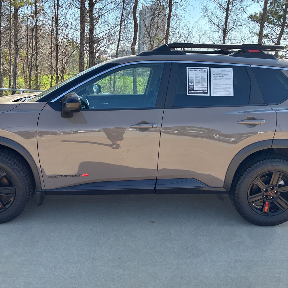 2025 Nissan Rogue - Image 40
