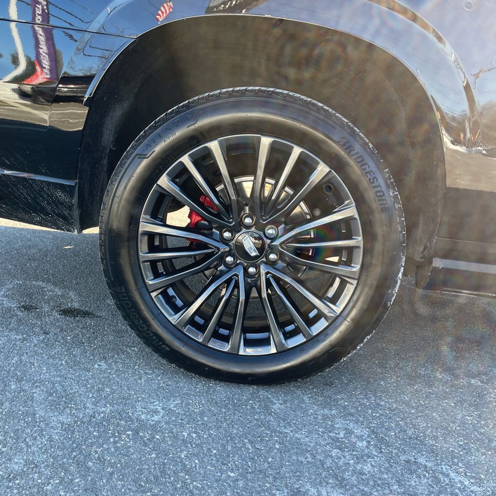 2024 Cadillac Escalade-V ESV - Image 10