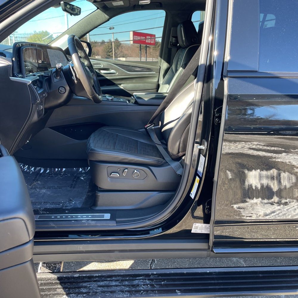 2024 Cadillac Escalade-V ESV - Image 18