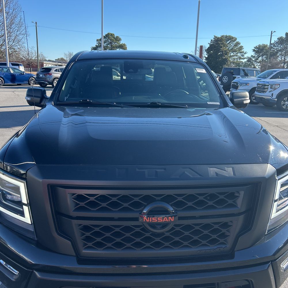2021 Nissan Titan - Image 18