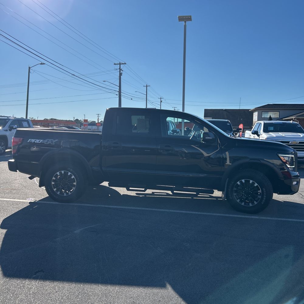 2021 Nissan Titan - Image 33