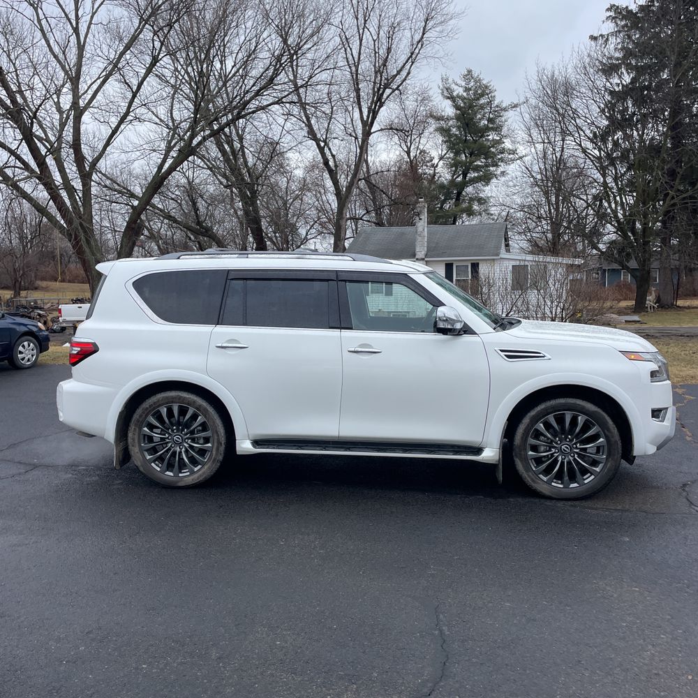 2024 Nissan Armada - Image 3