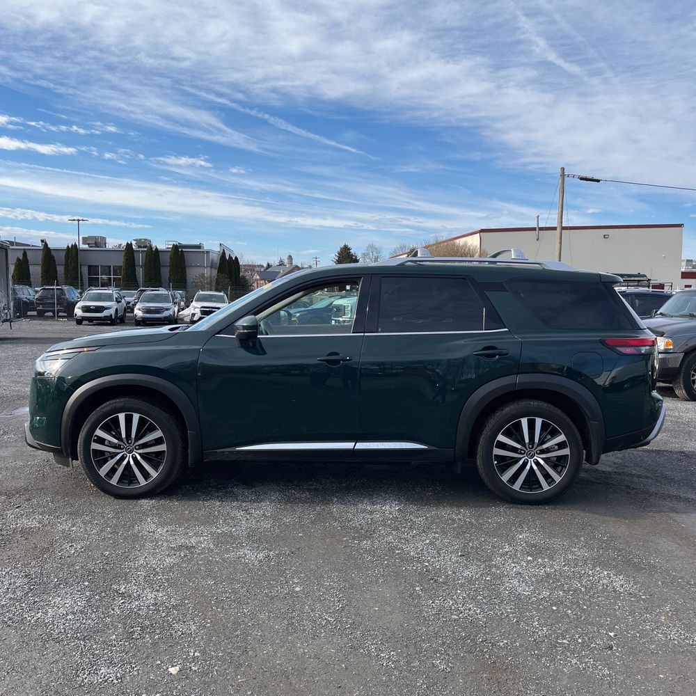 2025 Nissan Pathfinder - Image 2