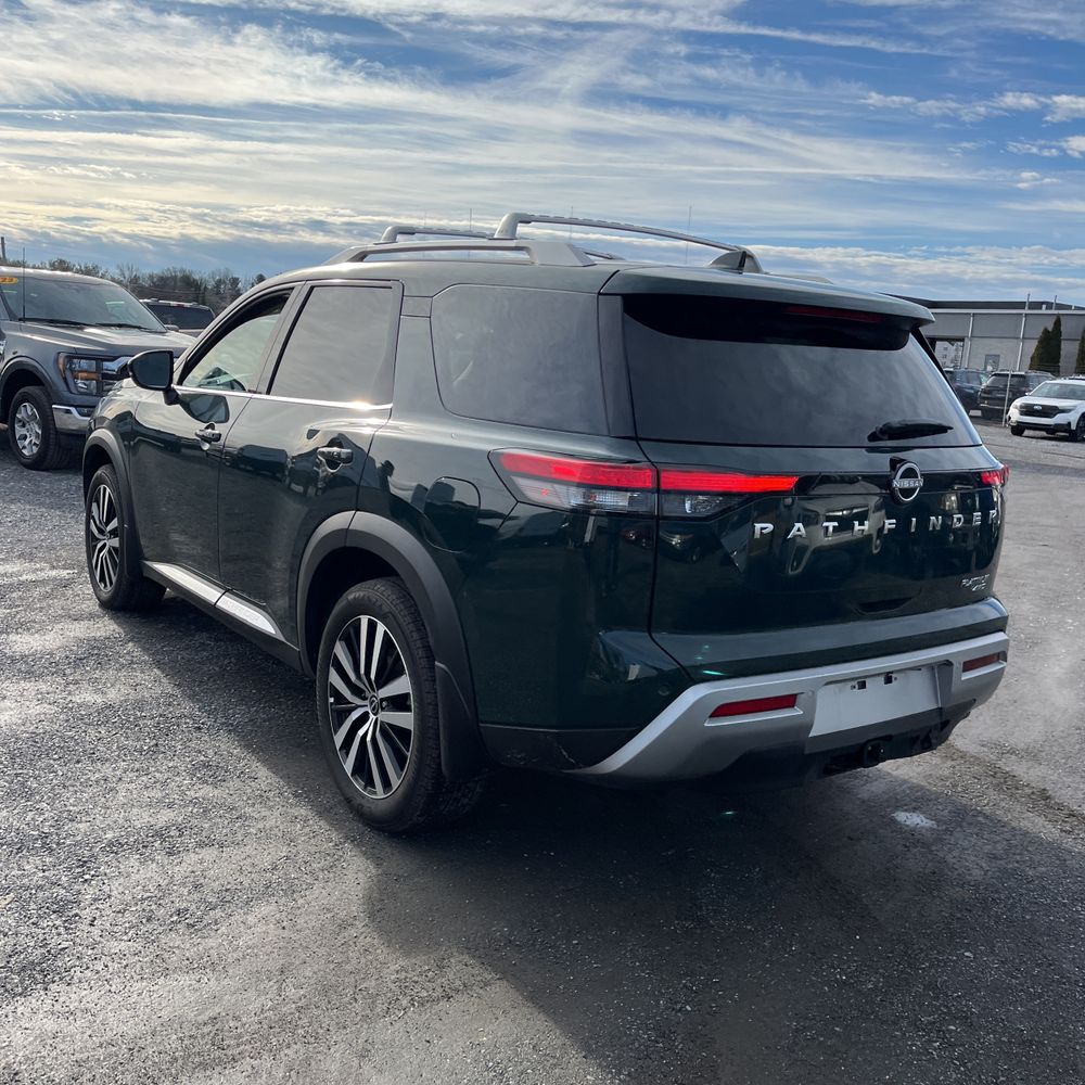 2025 Nissan Pathfinder - Image 3