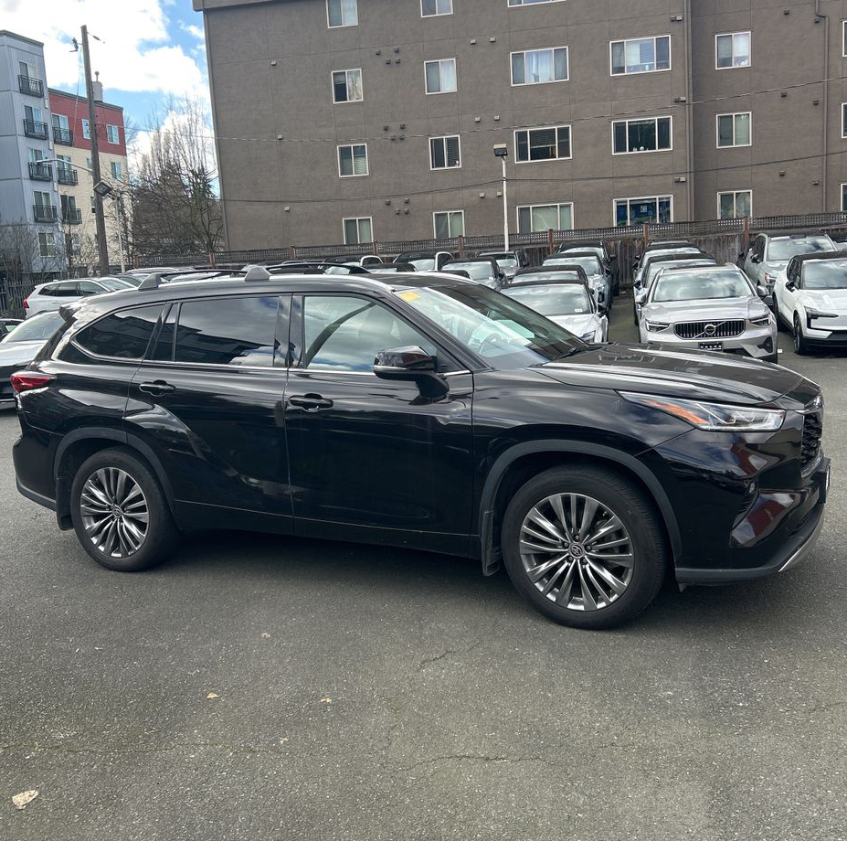 2021 Toyota Highlander Hybrid - Image 2