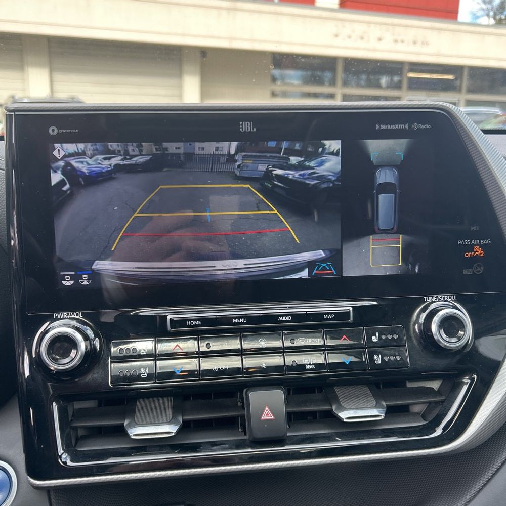 2021 Toyota Highlander Hybrid - Image 11