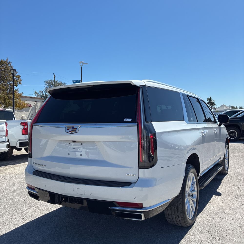 2022 Cadillac Escalade ESV - Image 8