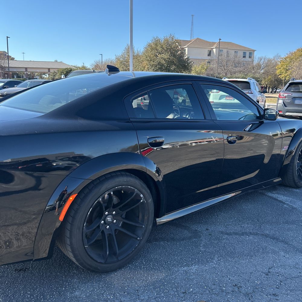 2020 Dodge Charger - Image 2