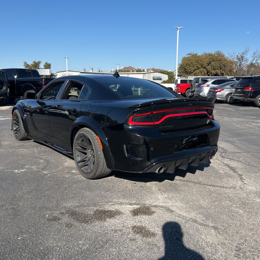 2020 Dodge Charger - Image 16