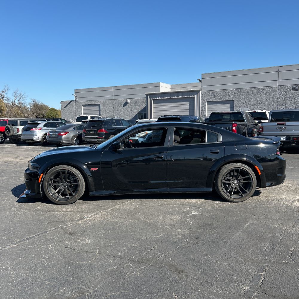 2020 Dodge Charger - Image 29