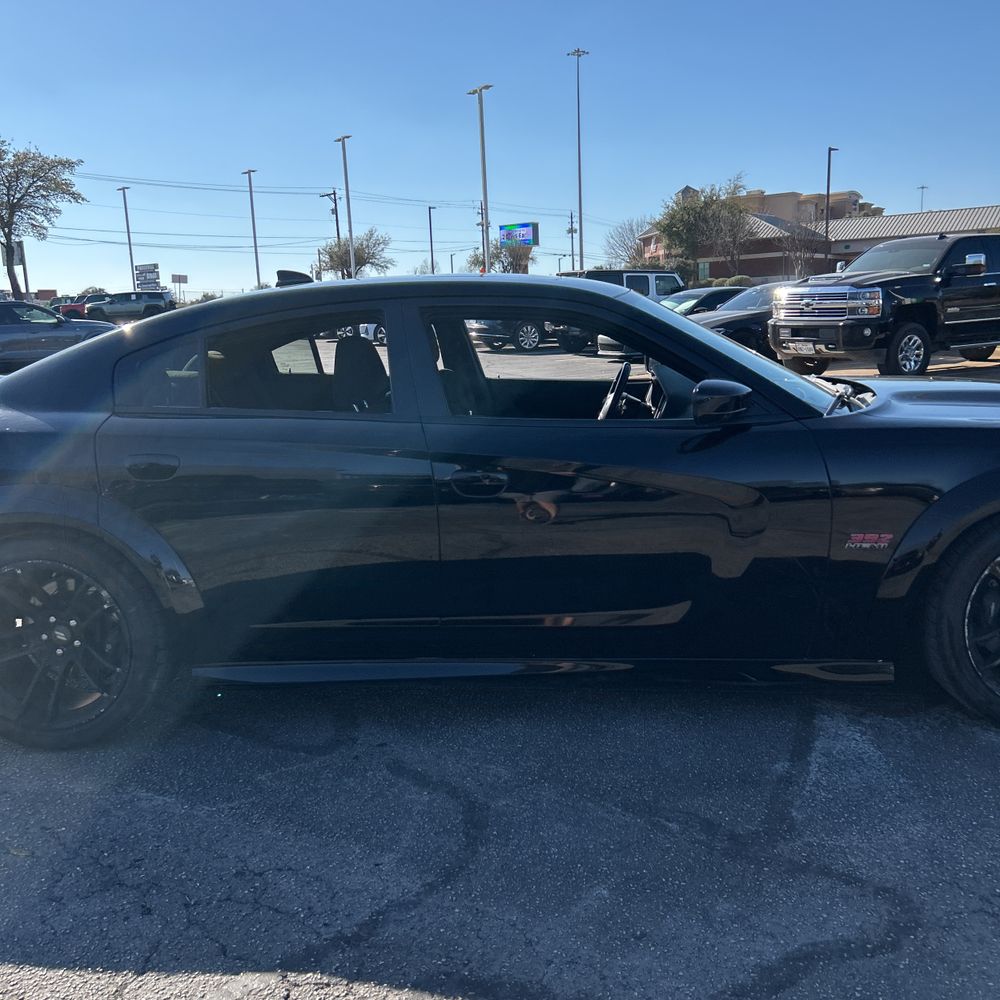 2020 Dodge Charger - Image 30