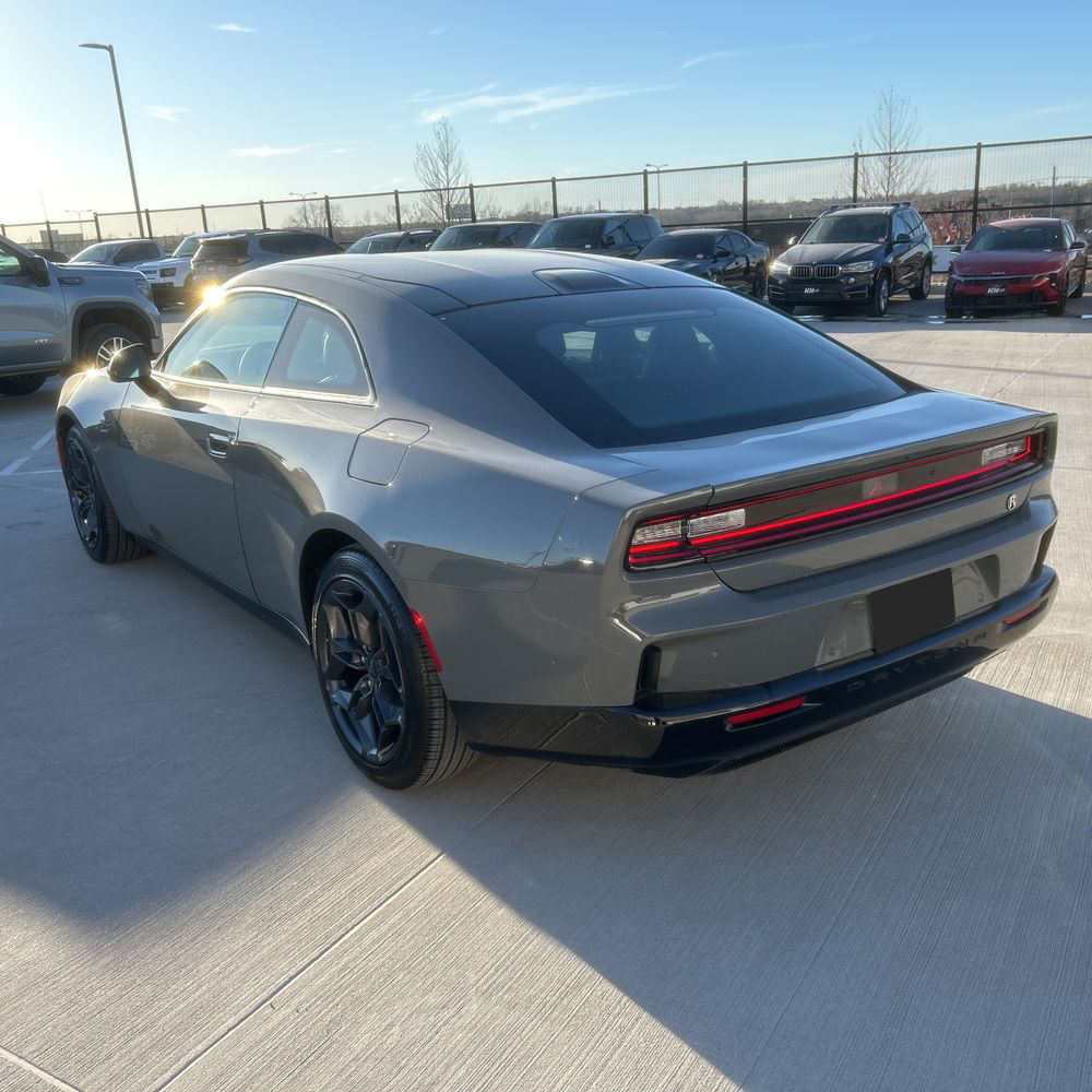 2025 Dodge Charger Daytona - Image 15