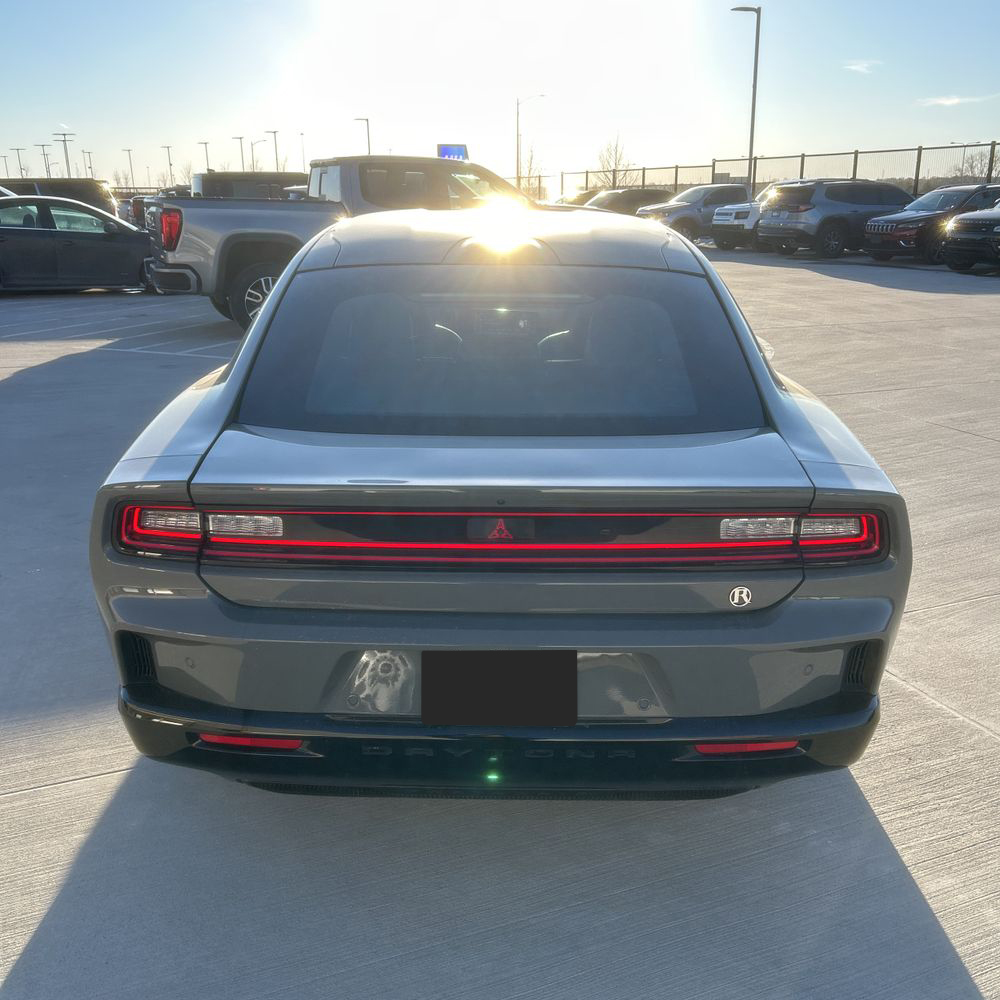 2025 Dodge Charger Daytona - Image 16