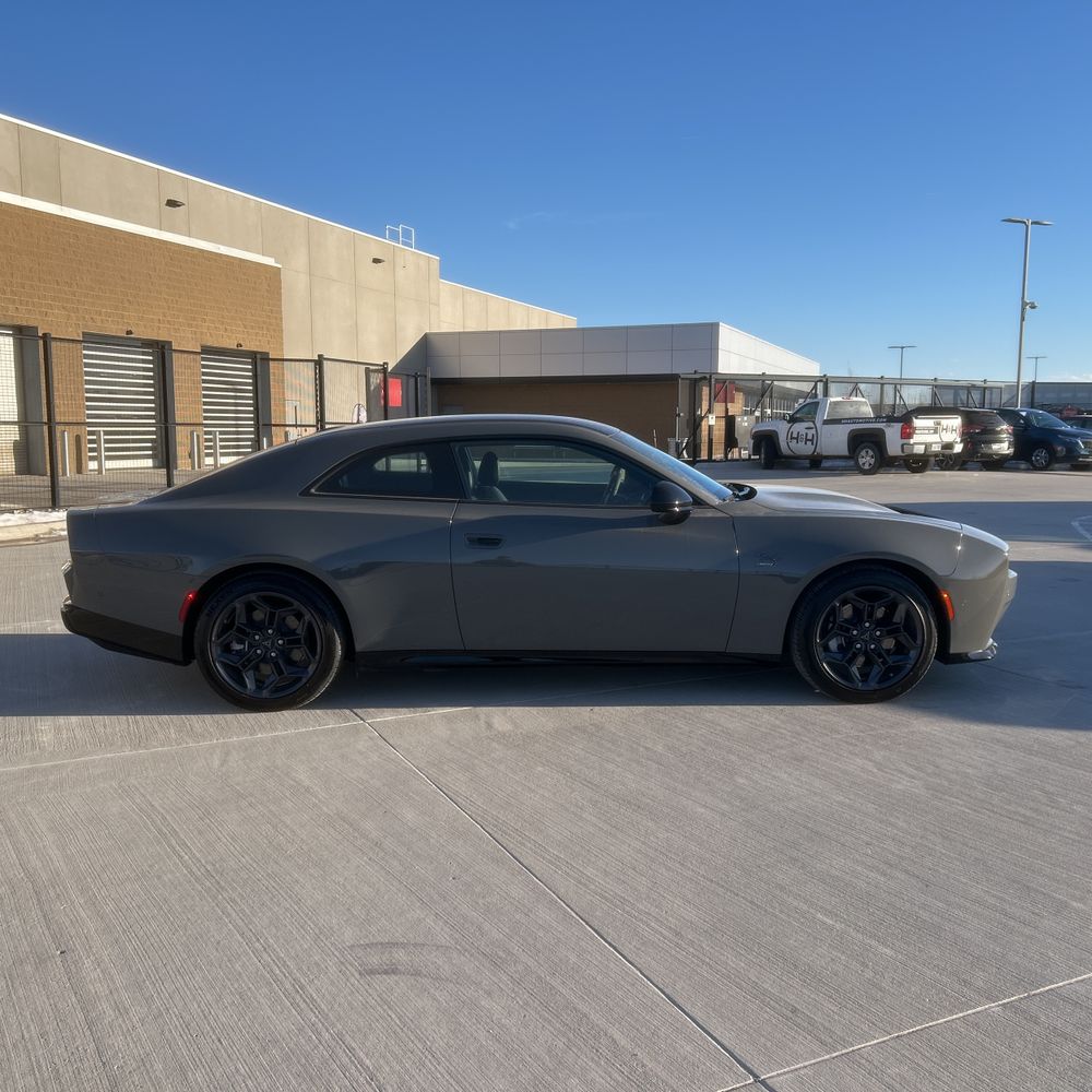 2025 Dodge Charger Daytona - Image 19