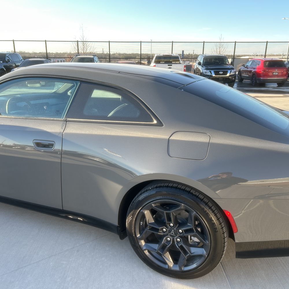 2025 Dodge Charger Daytona - Image 27